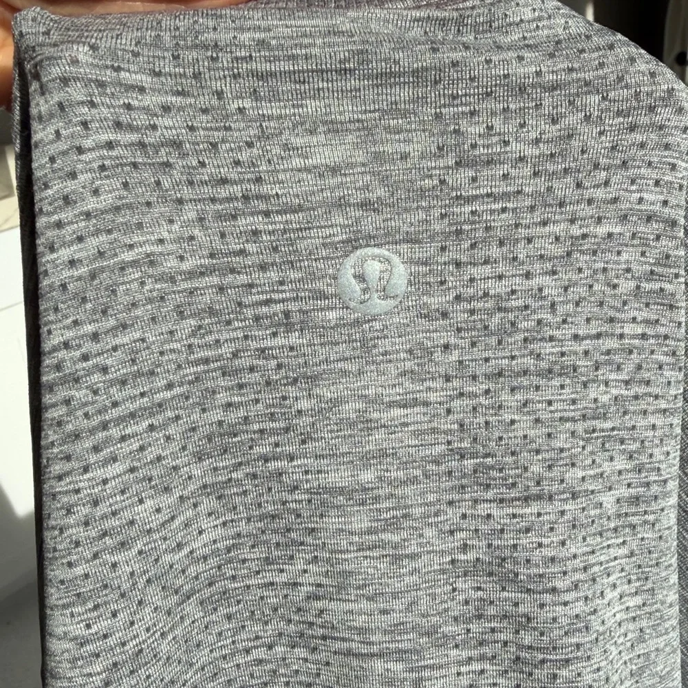 Lululemon Swiftly Tech Long Sleeve Breeze Relaxed Fit Slate Gray / White Size 8